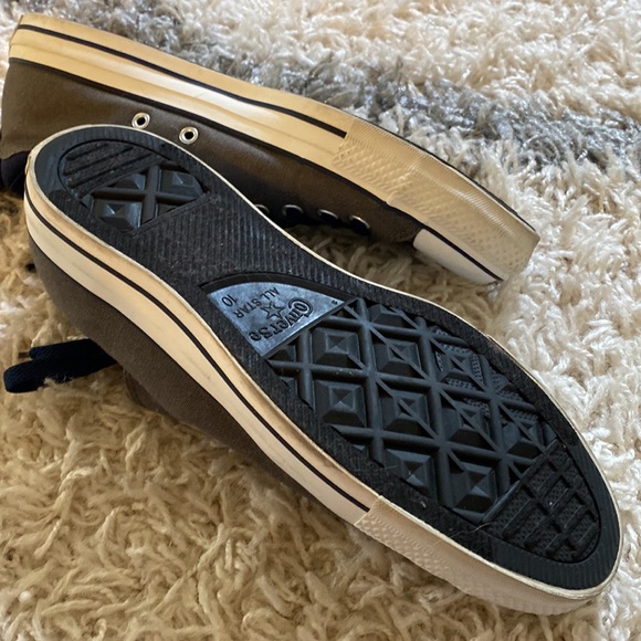 In like new condition. Gray and navy converse - Picture 3 of 4